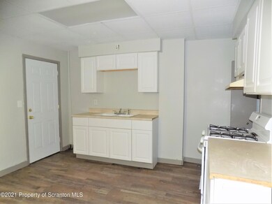 21 W Noble St, Nanticoke, PA 18634 - photo 4