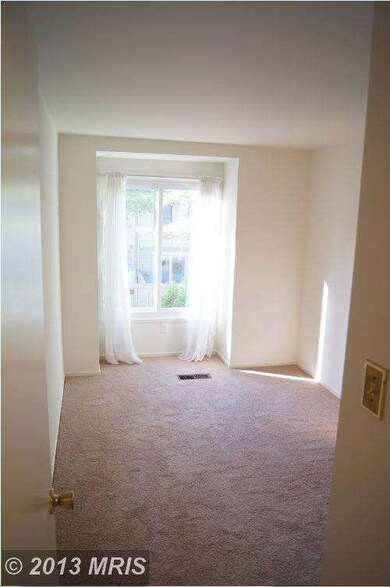 9465 Chadburn Place, Montgomery Village, MD 20886 - photo 6