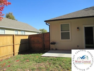 1108 SE Oak Ridge Dr, Oak Grove, MO 64075 - photo 2