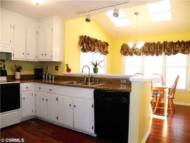 Kitchen - 13 x 10 kitchen and 9.5 'x 9' breakfast 