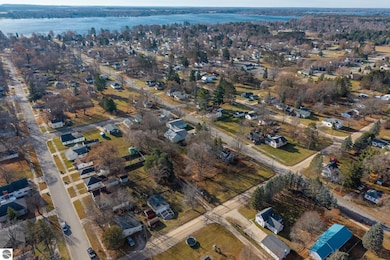 620 Colfax St, Cadillac, MI 49601 - photo 3