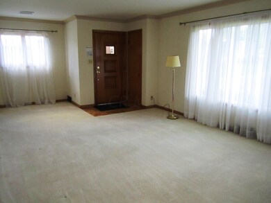 5 LIVING ROOM