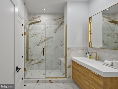 1001 S Broad St unit 3 BR D, Philadelphia, PA 19147 - photo 4