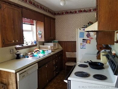 605 S 4th St, Eufaula, OK 74432 - photo 2