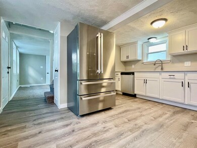 16 Cedar St, Nashua, NH 03060 - photo 2