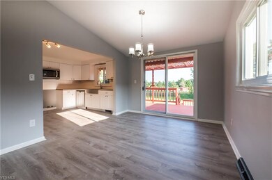 22320 Sandalwood Rd, Bedford, OH 44146 - photo 4