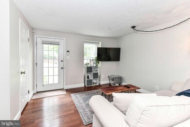 1661 Fieldthorn Dr, Reston, VA 20194 - photo 3