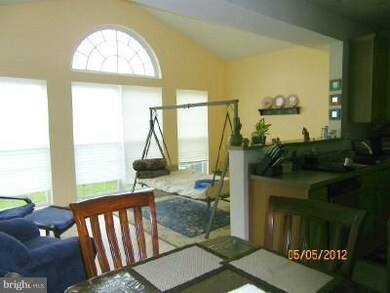 14105 Corunna Ct, Laurel, MD 20707 - photo 3