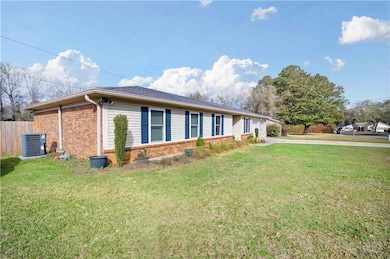 View of front of house featuring a front yard, cen