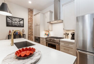 6-Burner GAS range.  A rare find in a condo buildi