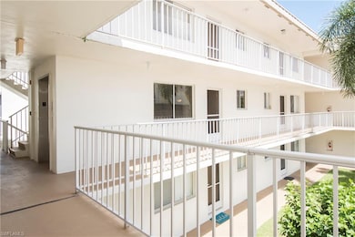 Central Gardens unit 217, Naples, FL 34102 - photo 3