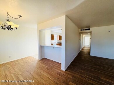 Dining area with Breakfast BarD