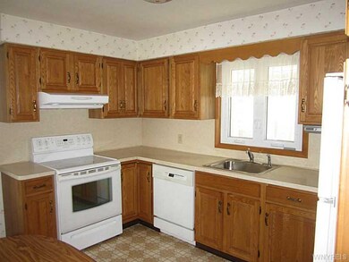 Kitchen. Lower