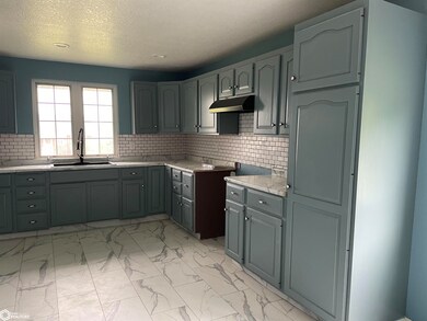 307 N 15th St, Marshalltown, IA 50158 - photo 3