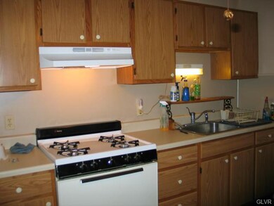 928 W Gordon St, Allentown, PA 18102 - photo 2