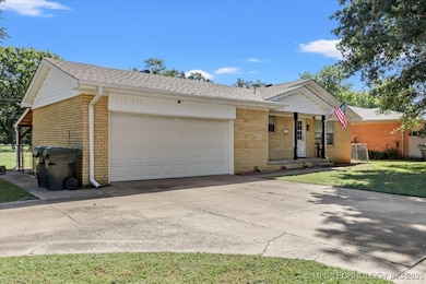 208 N Chambers Trail, Claremore, OK 74017 - photo 2