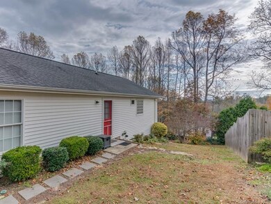 101 Red Cedar Dr, Hendersonville, NC 28792 - photo 6