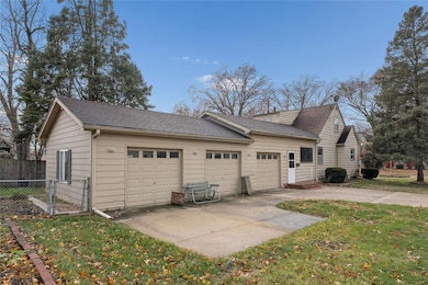 1919 51st St, Des Moines, IA 50310 - photo 4