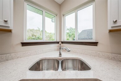 2108 Holly Meadow Ave SW, Cedar Rapids, IA 52404 - photo 7