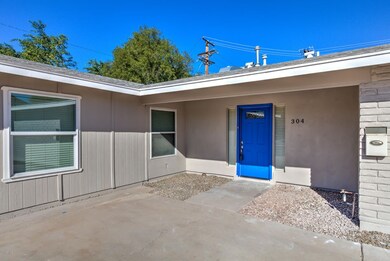 304 E Balboa Dr-4