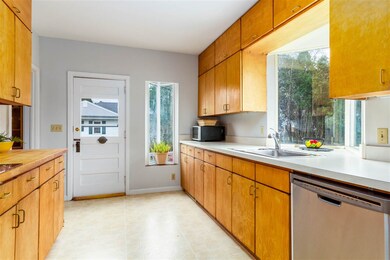 25 Pleasant St, Essex Junction, VT 05452 - photo 4