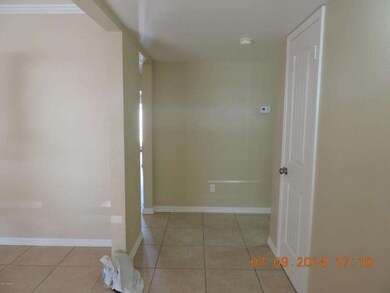 305 N HOSICK 005