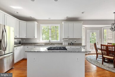 5360 Chandley Farm Cir, Centreville, VA 20120 - photo 7