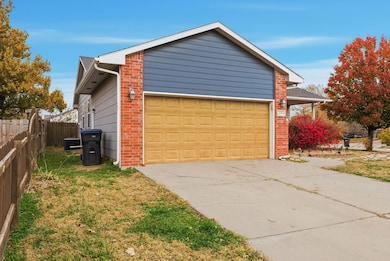 230 Sutton Dr, Newton, KS 67114 - photo 2