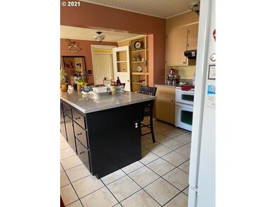 211 N Humbolt St, Canyon City, OR 97820 - photo 6