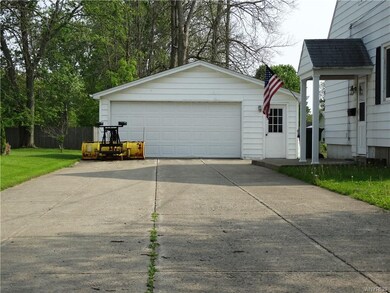 362 Warner Ave, North Tonawanda, NY 14120 - photo 2