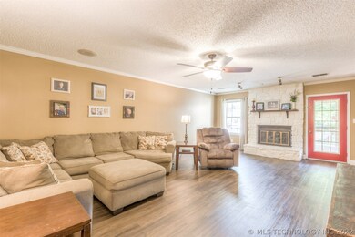 230 E Beech St, Skiatook, OK 74070 - photo 6