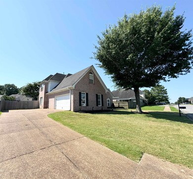 View of front of house featuring a front lawn and 