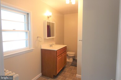 112 S High St unit B, Edinburg, VA 22824 - photo 4