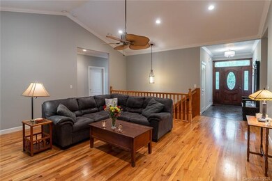 15 Holly Hill Ct, Asheville, NC 28806 - photo 3