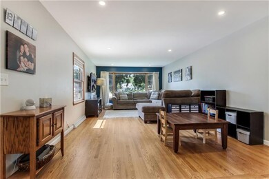 Spacious living room with large windows~