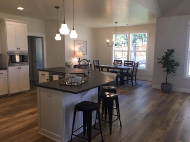 515 S Loop Rd, Jacksonville, OR 97530 - photo 6