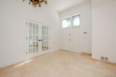 452 E Shore Rd, Great Neck, NY 11024 - photo 3