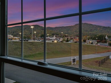 100 Red Twig Ln unit 102, Burnsville, NC 28704 - photo 4