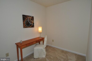 2234 Hunters Run Dr, Reston, VA 20191 - photo 6