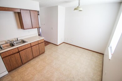 Unit 1 - Eat In Kitchen