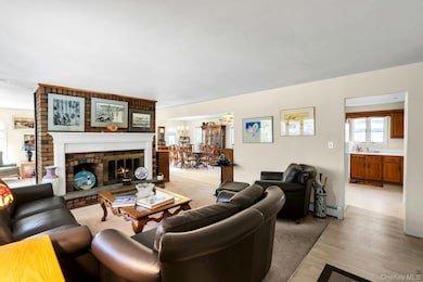 34 Winston Dr, Smithtown, NY 11787 - photo 5