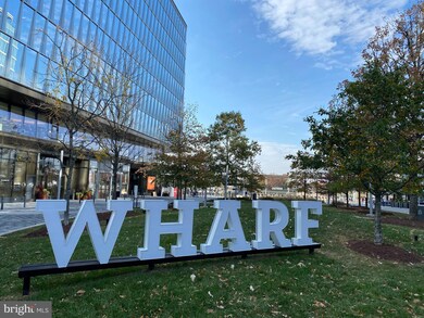 Town Square Towers unit 231, Washington, DC 20024 - photo 2