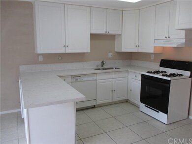 Spacious Kitchen - quartz counters