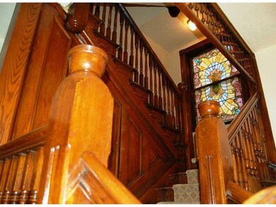 Entry/Foyer.