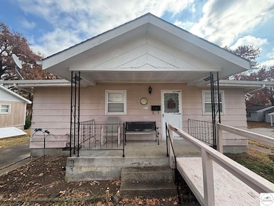 211 S Windsor St, Windsor, MO 65360 - photo 2