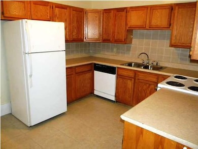 Fully Applianced Kitchen!