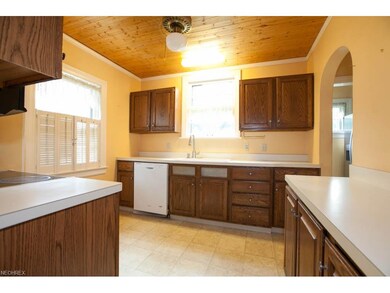 This bright and cheerful kitchen is sure to deligh