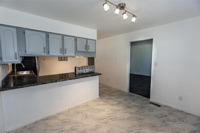 Spacious 12 x 9 Dining Room (or Breakfast Room) !