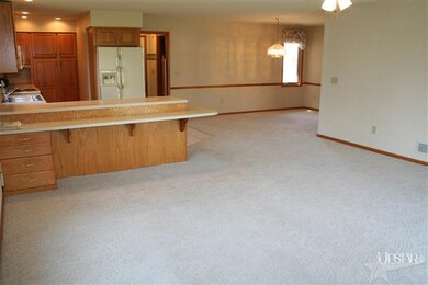 3014 Shalimar Cir, Fort Wayne, IN 46808 - photo 2