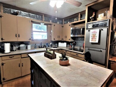 301 Dixon St, Cleburne, TX 76033 - photo 7